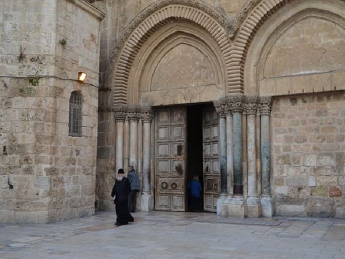 moine au saint sépulcre jerusalem pèlerinage terre sainte