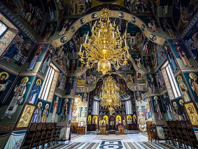 Sihastria monastère de Putnei Roumanie voyage culturel 