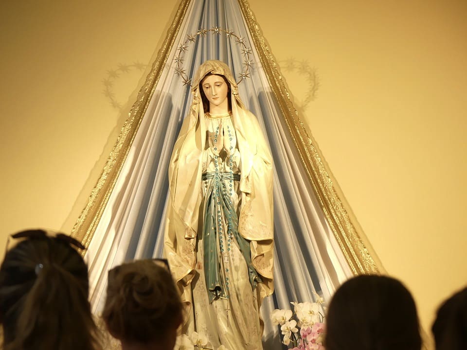 statue de Marie lors pelerinage catholique a medjugorje