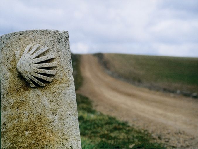 chemin de galice avec borne saint jacques pelerinage