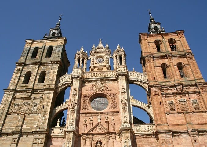 eglise astorga pelerinage de compostelle randonnée spirituelle