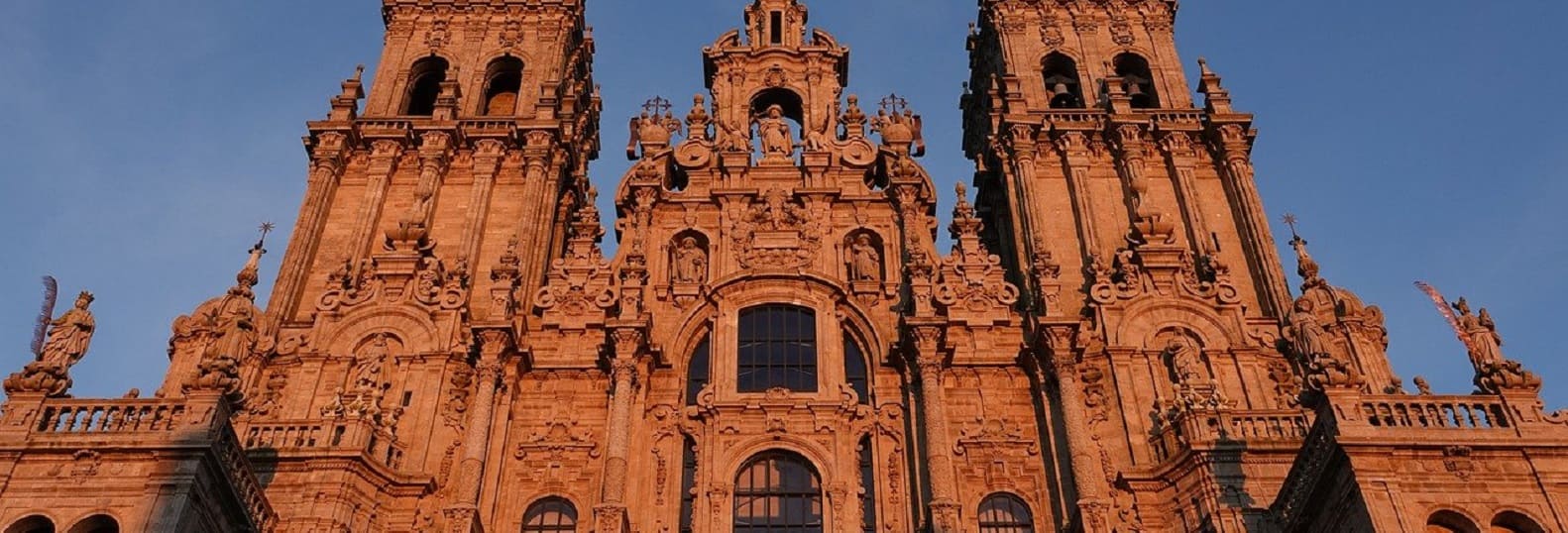 vue sur la cathedrale de saint jacques compostelle coucher soleil