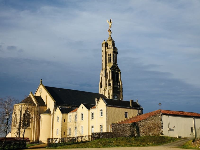 voyage culturel église de Vendée