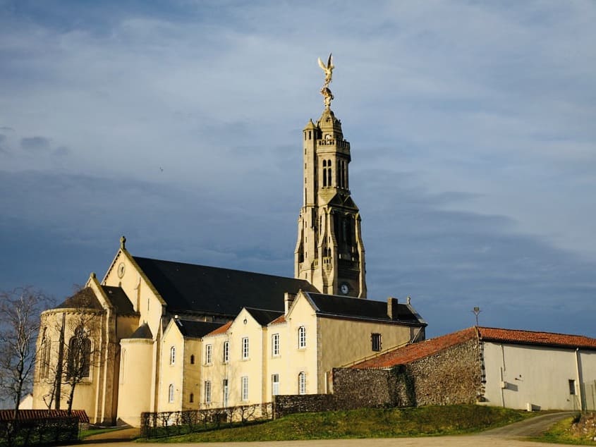 voyage culturel église de Vendée