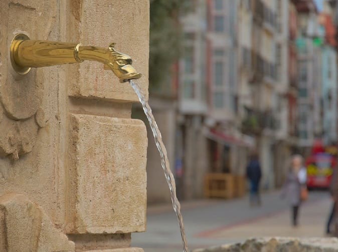 fontaine eau a burgos camino frances pelerinage compostelle