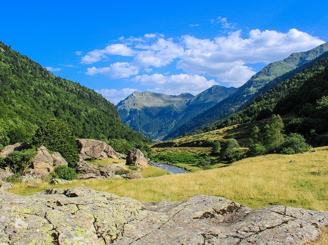 sompteuse vue sur les pyrénées randonnée pelerinage compostelle