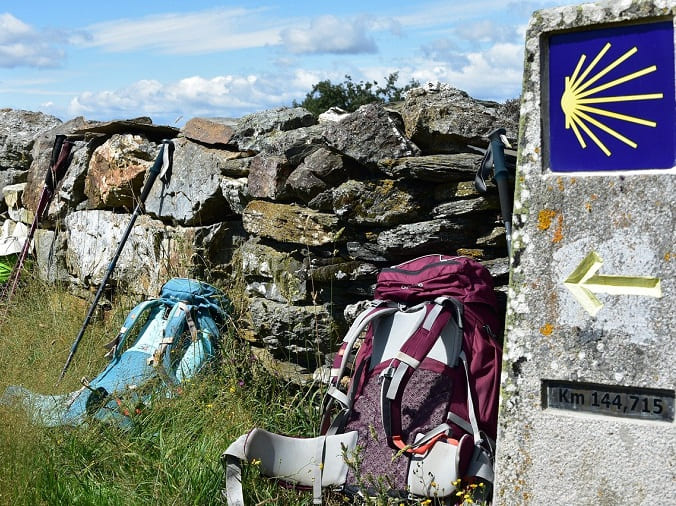 sac à dos sur pelerinage randonnée saint jacques compostelle