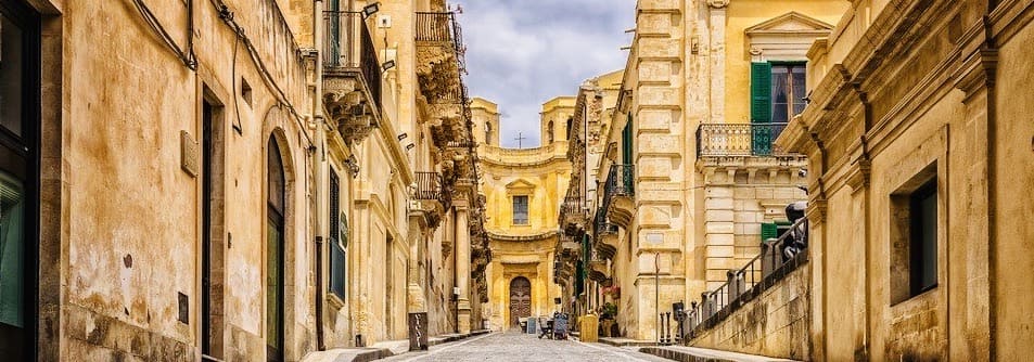 Italie ruelle de Sicile pèlerinage